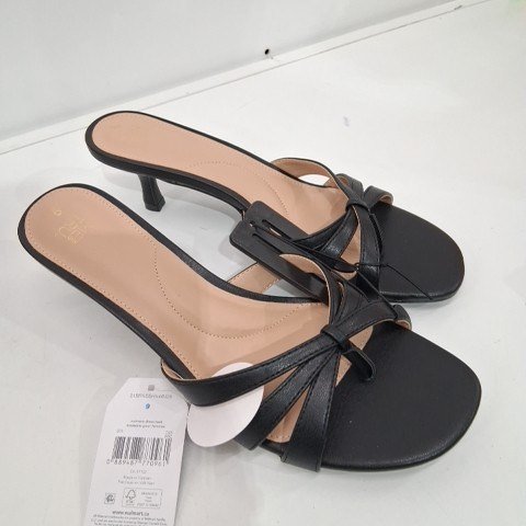 WOMEN'S TIME AND TRU STRAPPY SANDALS - SIZE 9 - BLACK image 2