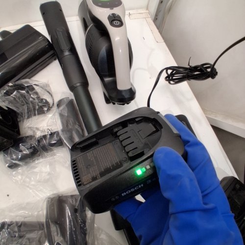BOSCH CORDLESS STICK VACUUM CLEANER - 18V - BLACK AND WHITE (MODEL: BXS1042GUC) image 4
