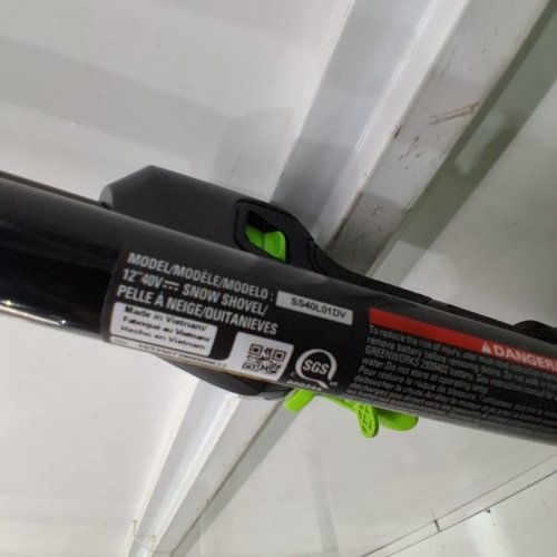 *TOOL ONLY* GREENWORKS BRUSHLESS CORDLESS SNOW SHOVEL WITH LED LIGHTS & DIRECTIONAL VANES - 25FT THROWING DISTANCE, WORKS WITH 40V 4.0AH BATTERY - GREEN (MODEL:SS40L01DV 2618902) image 9