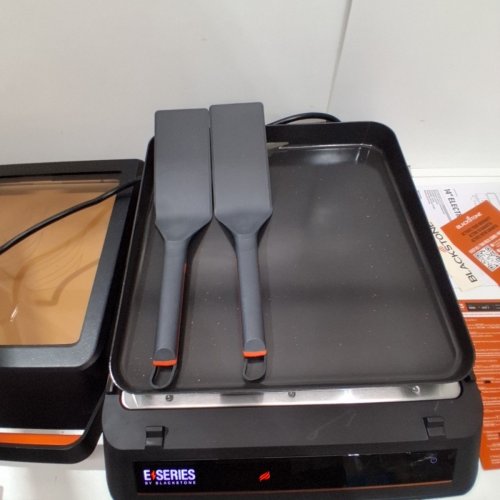 BLACKSTONE ELECTRIC E-SERIES TABLETOP GRIDDLE WITH SPATULA - 14" / 1500W - BLACK / ORANGE (MODEL: 8028NA) image 4