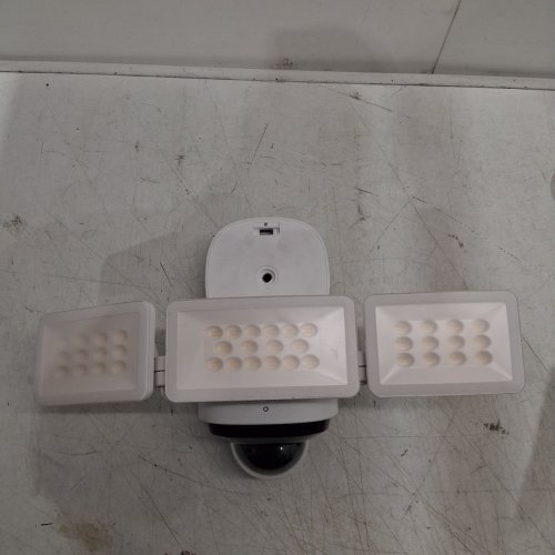 ANKER EUFY FLOODLIGHT SECURITY CAMERA WITH 360° COVERAGE - 2K HD - AI SUBJECT LOCK - WHITE (MODEL: T8423) image 2