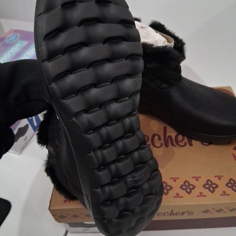 WOMEN'S SKECHERS JOY CHUGGA BOOTS WITH SWIFT FIT - SIZE 9 - BLACK (STYLE: 176002CS/1936271) image 4