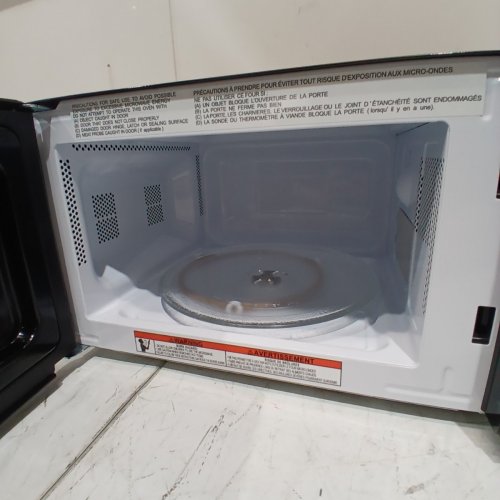 CHEFMAN COUNTERTOP MICROWAVE OVEN - 0.7CU.FT - BLACK (MODEL: RJ55-7-V2-CA) image 4