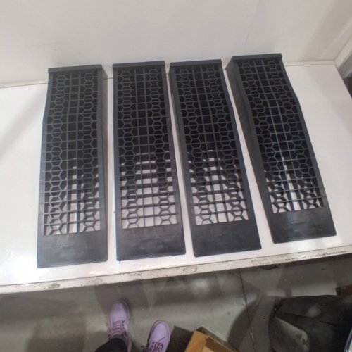 4PK VEVOR HEAVY DUTY CAR RAMPS - 20000LBS MAX - 2.56"H - BLACK - (MODEL:TS260-4) image 2