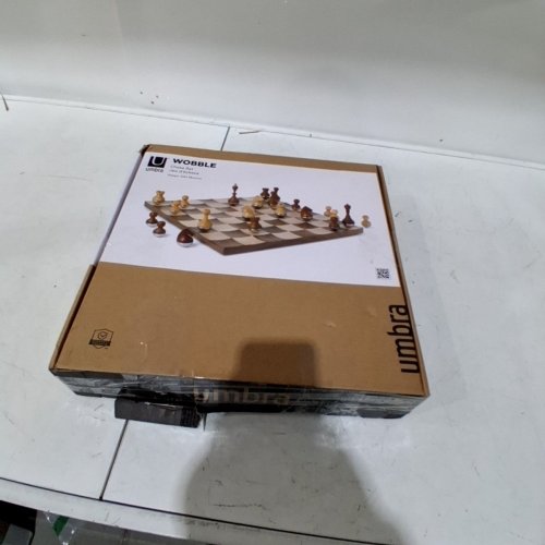 UMBRA WOBBLE CHESS SET, WOOD image 3