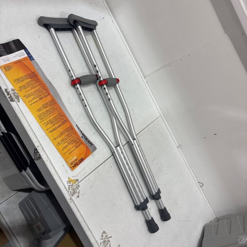 YOUTH'S MEDLINE GUARDIAN STANDARD ALUMINUM ADJUSTABLE CRUTCHES - 4'6" - 5'2" - ALUMINUM (MODEL: G92-214-8) image 2