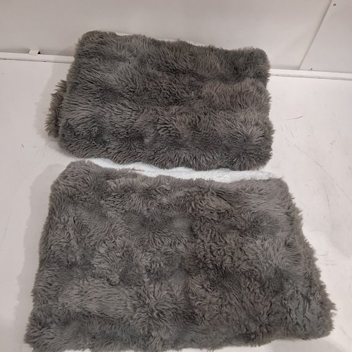 3PC FRYE FAUX FUR COMFORTER SET - QUEEN - GREY (MODEL: 1796287) image 2