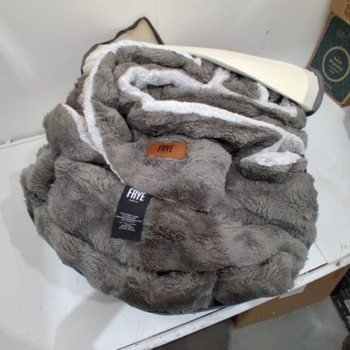 3PC FRYE FAUX FUR COMFORTER SET - QUEEN - GREY (MODEL: 1796287) image 4