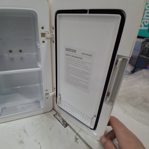 ASTRO AI PORTABLE COOLER/WARMER MINI FRIDGE - HOLDS 8 CANS (6L) - BEIGE (MODEL#: LY2206A) image 5