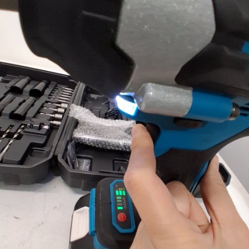 P-KOYEBOLT CORDLESS HIGH TORQUE IMPACT WRENCH KIT WITH 2 BATTERIES- 21 V, 2300 RPM - TEAL AND BLACK image 2
