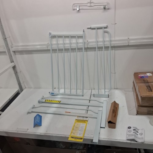 REGALO EXTRA WIDE BABY GATE - 30" X 29" - 38.5" - WHITE (MODEL: 1161C) image 2