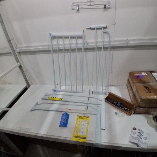 REGALO EXTRA WIDE BABY GATE - 30" X 29" - 38.5" - WHITE (MODEL: 1161C) image 4
