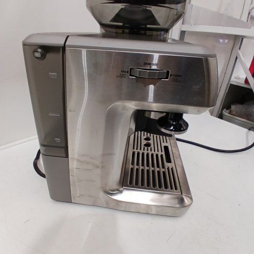 BREVILLE THE BARISTA EXPRESS ESPRESSO MACHINE WITH BUILT-IN GRINDER & MILK FROTHER - BRUSHED STAINLESS STEEL (MODEL: BES870XL) image 6