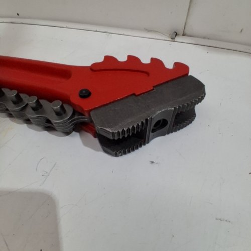ZRGGEA HEAVY-DUTY CHAIN PIPE WRENCH - 36" - RED/BLACK image 4