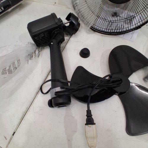 MAINSTAYS 3-SPEED OSCILLATING STANDING FAN - 27" X 47" - BLACK image 2