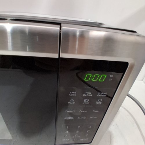 BLACK+DECKER STAINLESS STEEL MICROWAVE OVEN WITH PUSH BUTTON DOOR AND CHILD SAFETY LOCK - 900W - 1.1 CU.FT. - BLACK / SILVER (MODEL NO. EM031MB11-P) image 2
