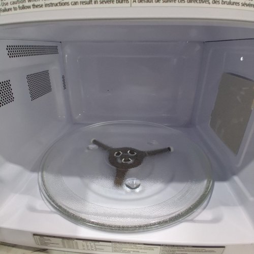 BLACK+DECKER STAINLESS STEEL MICROWAVE OVEN WITH PUSH BUTTON DOOR AND CHILD SAFETY LOCK - 900W - 1.1 CU.FT. - BLACK / SILVER (MODEL NO. EM031MB11-P) image 4