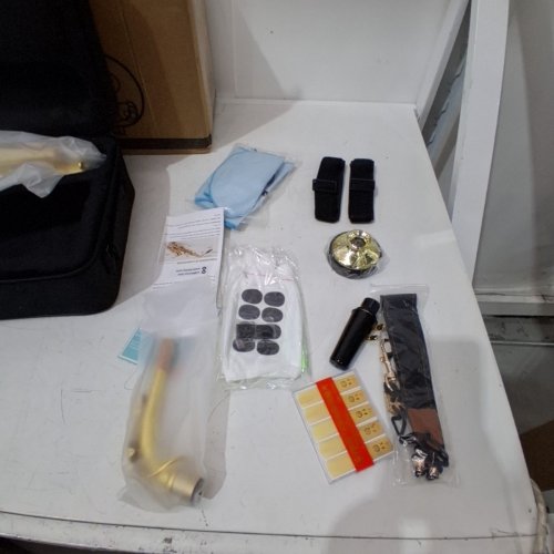 KMISE LIGHTWEIGHT E FLAT ALTO SAXOPHONE FULL KIT WITH PORTABLE CASE, SAX STAND, STRAP, REEDS, BEGINNER'S GUIDES, MUTE, CLEANING KIT- GOLD image 3