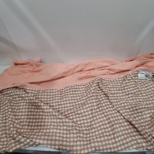gingham SOYBEAN FIBRE QUILT - QUEEN - PINK, BROWN AND WHITE image 2