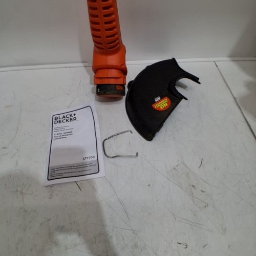 BLACK + DECKER CORDED ELECTRIC STRING TRIMMER - 13" PATH / 4.4AMP - ORANGE/BLACK (MODEL: ST7700) image 3