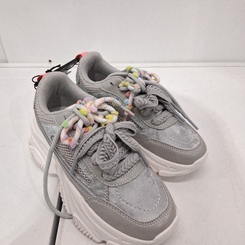 GIRL'S GEORGE MADDEN NYC CHUNKY SNEAKERS - SIZE 2 - GRAY image 2