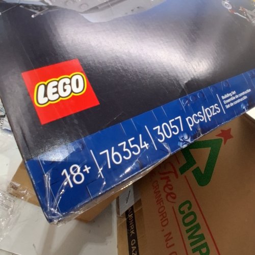 3057PC LEGO MARVEL S.H.I.E.L.D. HELICARRIER BUILDING SET FOR ADULTS (MODEL: 76354) image 2