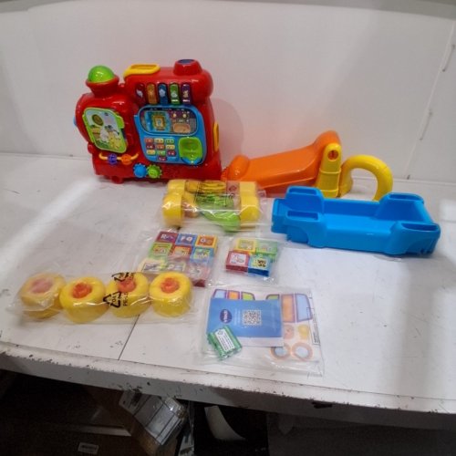 VTECH SIT TO STAND ULTIMATE ALPHABET TRAIN image 3