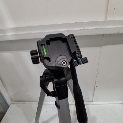 AMAZON BASICS LIGHTWEIGHT TRIPOD - 60" X BLACK image 4