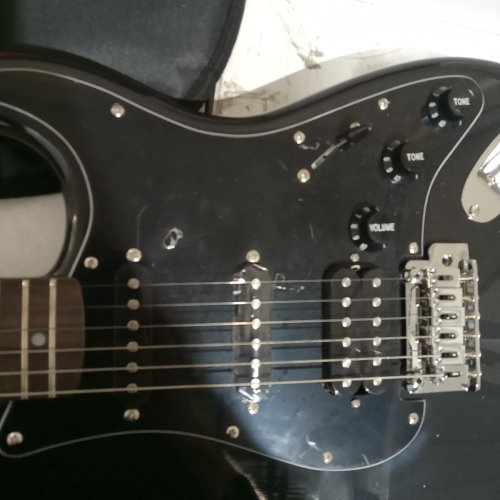 SQUIER BY FFENDER AFFINITY SERIES STRATOCASTER HSS PACK WITH CARRY BAG AND FRONTMAN 15G AMP- RIGHT HANDED - 120 V - CHARCOAL FROST METALLIC WITH LAUREL FINGERBOARD (MODEL:PK AF STRAT HSS LRL CFM 120 V) image 5