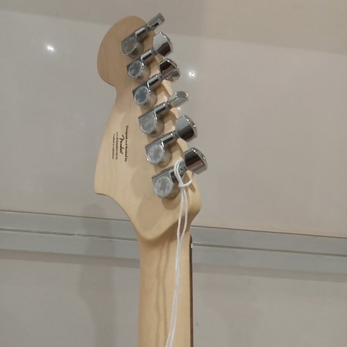 SQUIER BY FFENDER AFFINITY SERIES STRATOCASTER HSS PACK WITH CARRY BAG AND FRONTMAN 15G AMP- RIGHT HANDED - 120 V - CHARCOAL FROST METALLIC WITH LAUREL FINGERBOARD (MODEL:PK AF STRAT HSS LRL CFM 120 V) image 8
