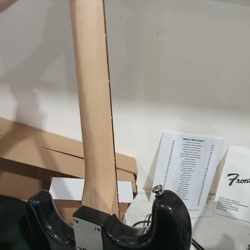 SQUIER BY FFENDER AFFINITY SERIES STRATOCASTER HSS PACK WITH CARRY BAG AND FRONTMAN 15G AMP- RIGHT HANDED - 120 V - CHARCOAL FROST METALLIC WITH LAUREL FINGERBOARD (MODEL:PK AF STRAT HSS LRL CFM 120 V) image 9