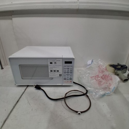 MAINSTAYS COMPACT COUNTERTOP MICROWAVE OVEN - 0.7 CU FT - 700W - WHITE (MODEL: MSCMVB07WE -L2) image 3