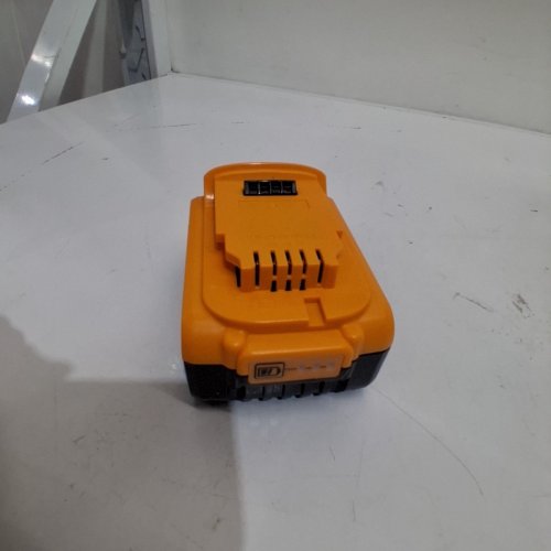 DEWALT MAX XR 20V BATTERY- 5.0AH image 3