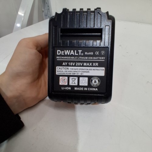 DEWALT MAX XR 20V BATTERY- 5.0AH image 4
