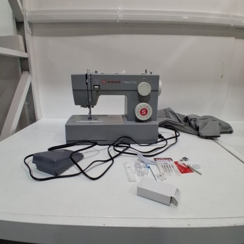 SINGER 4452 HEAVY DUTY SEWING MACHINE, GREY image 3