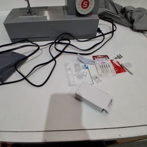 SINGER 4452 HEAVY DUTY SEWING MACHINE, GREY image 6