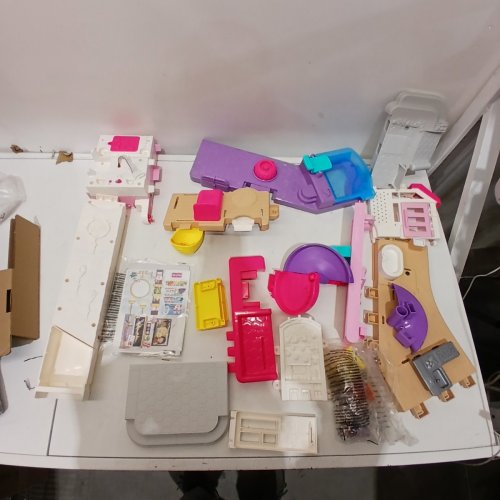 FISHER PRICE LITTLE PEOPLE BARBIE LITTLE DREAM HOUSE (MODEL: HCF61) image 2
