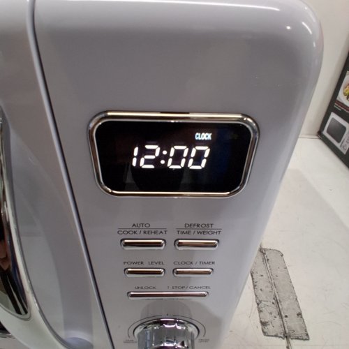 GALANZ RETRO STYLE COUNTERTOP MICROWAVE OVEN - 1.1CU.FT. - MILKSHAKE WHITE (MODEL: GLCMKZ11WER10) image 2