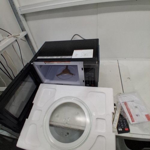 TOSHIBA COMPACT COUNTERTOP MICROWAVE OVEN - 1.2CU.FT - 1500W - STAINLESS STEEL (MODEL: ML-EM31P(SS)/CA) image 3