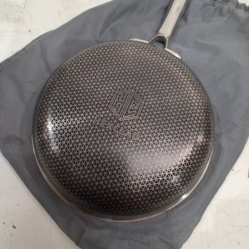 HEXCLAD HYBRID STAINLESS STEEL FRYING PAN WITH STAY COOL HANDLE - 8" - BLACK/SILVER image 4