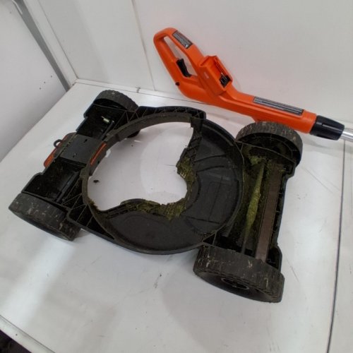 BLACK + DECKER 3-IN-1 CORDLESS LAWN MOWER/EDGER/STRING TRIMMER - 20V - BLACK/ORANGE - (MODEL:‎MTC220) image 3