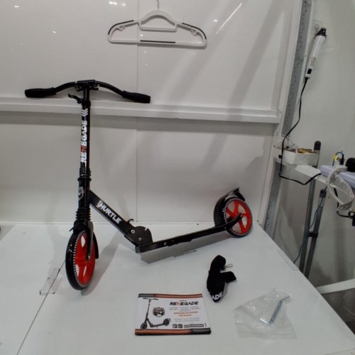 HURTLE RENEGADE ADJUSTABLE SCOOTER WITH KICKSTAND, ADJUSTS FROM CHILD TO ADULT HEIGHT - BLACK (MODEL: HURTSBLK) image 2