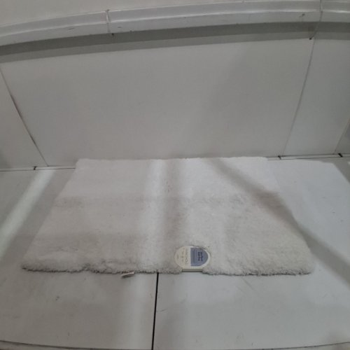 THRESHOLD QUICK DRY BATH MAT - 21" X 34" - WHITE image 2