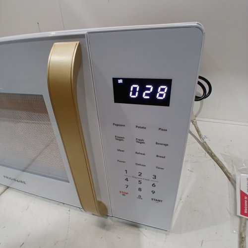 FRIGIDAIRE COUNTERTOP MICROWAVE OVEN - 1.1 CU. FT 900W- WHITE - (MODEL: EMW1154) image 2