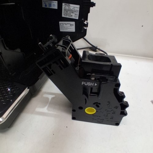 PHILIPS 3300 SERIES ULLY AUTOMATIC ESPRESSO MACHINE WITH LATTEGO MILK SYSTEM AND INTEGRATED GRINDER - GLOSSY BLACK (MODEL:EP3341/50) image 9