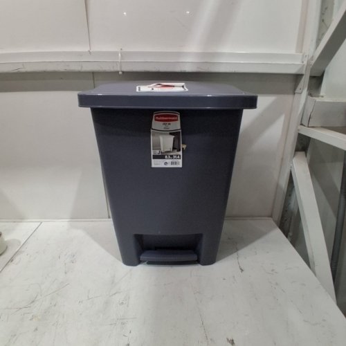 RUBBERMAID STEP-ON PEDAL BIN - 31.4 LITRES - GREY (MODEL: FG284187CYLND) image 2