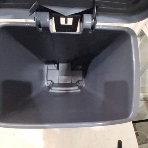 RUBBERMAID STEP-ON PEDAL BIN - 31.4 LITRES - GREY (MODEL: FG284187CYLND) image 3