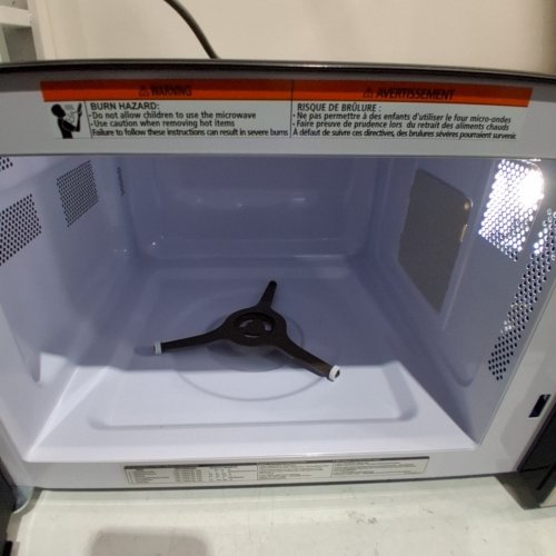 BLACK+DECKER STAINLESS STEEL MICROWAVE OVEN WITH PUSH BUTTON DOOR AND CHILD SAFETY LOCK - 900W - 1.1 CU.FT. - BLACK / SILVER (MODEL: EM031MB11-P) image 5