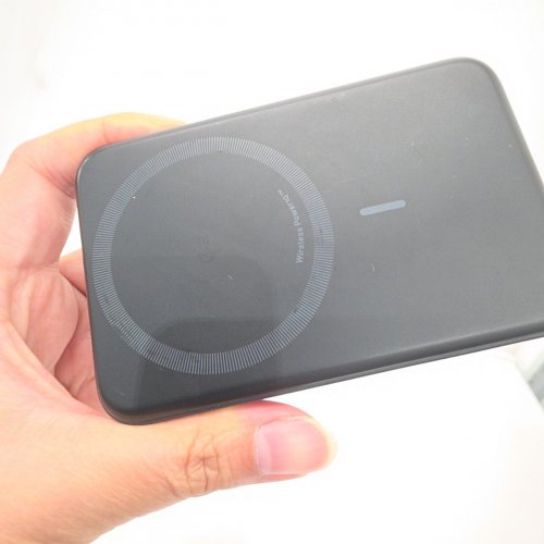 ANKER MAGGO MAGSAFE-COMPATIBLE 10,000MAH POWER BANK CHARGER WITH SMART DISPLAY & FOLDABLE STAND - WORKS WITH IPHONE MODELS 12 TO 17 - QI2 CERTIFIED, 15W - BLACK (MODEL: A1654) image 4