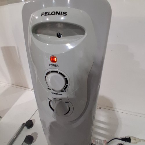 PELONIS PORTABLE ELECTRIC OIL FILLED RADIATOR WITH CASTOR WHEELS AND TIP OVER PROTECTION - 1500W - 120V - 250SQFT - WHITE (MODEL: PHO15A2AGW) image 2